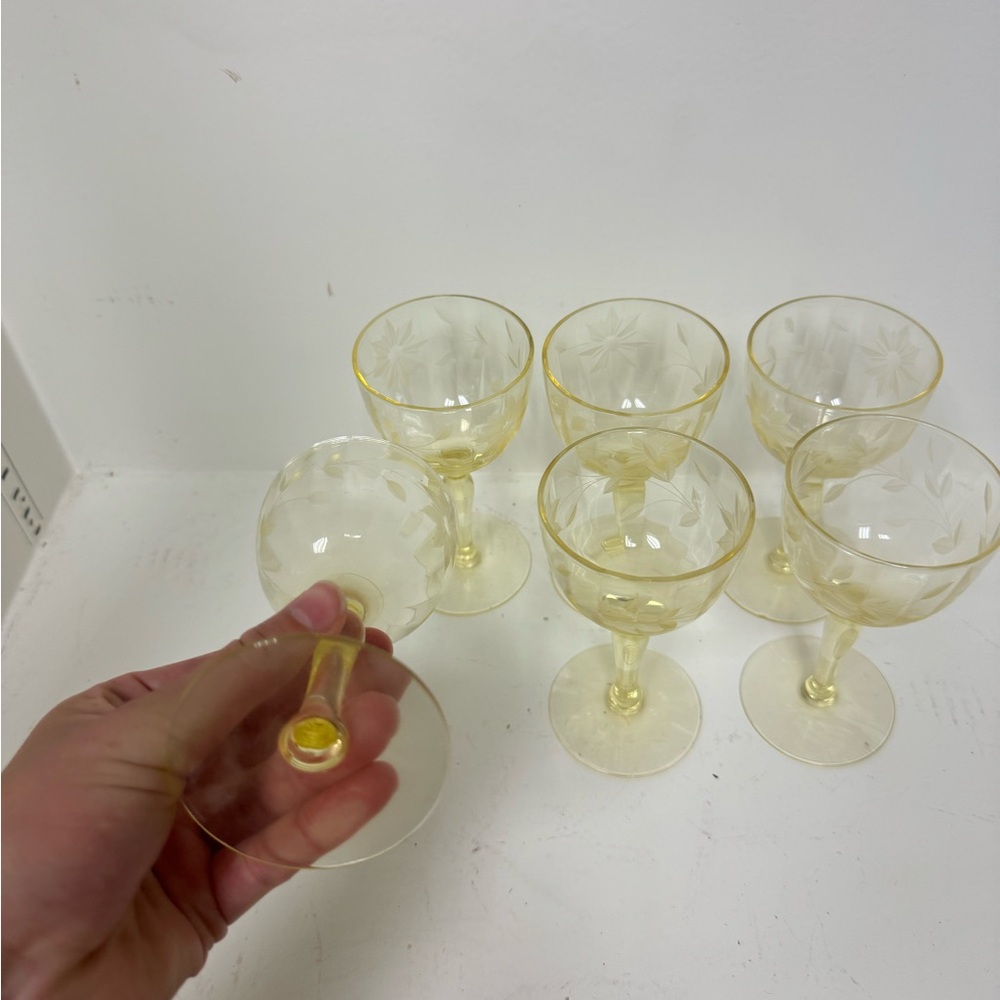 Vintage Yellow Cap Glass Set of 6 - Picture 4 of 4